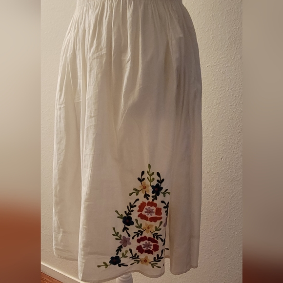 Dress - Picture 6 of 7